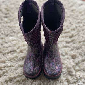 Girls size 13 BOGS